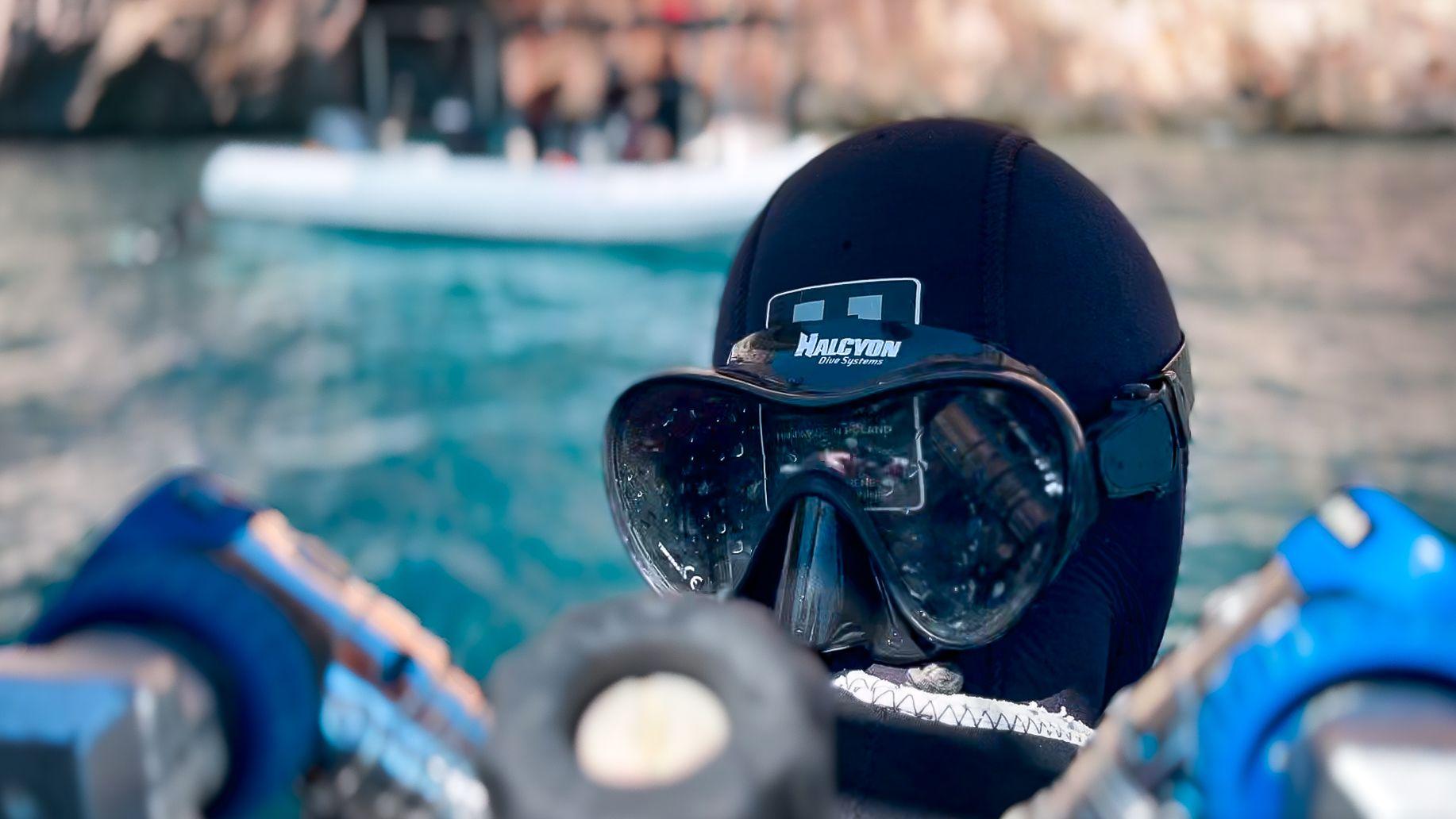 Halcyon UniVision mask on divers head