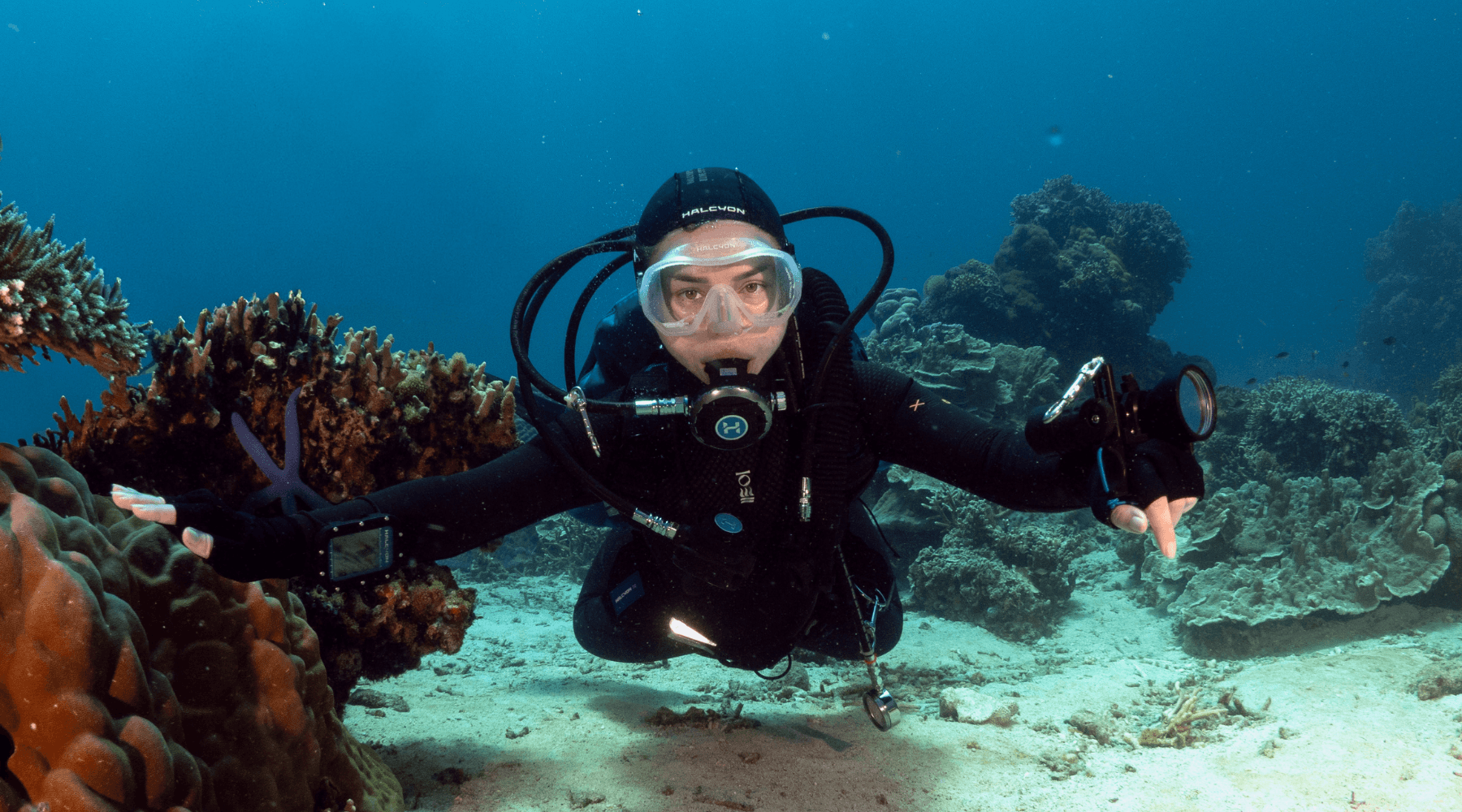 Diver with Omnis clear mask