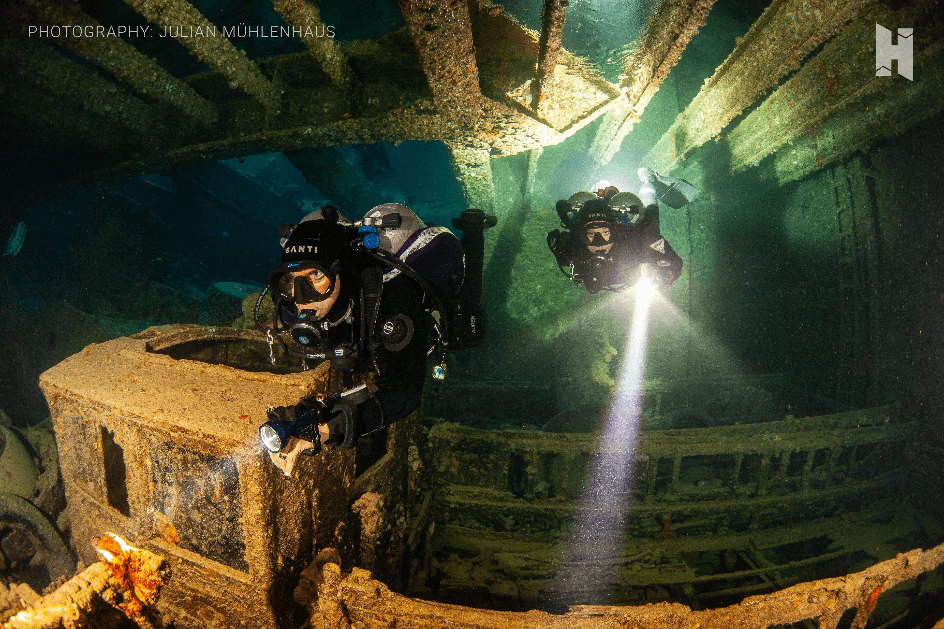 divers with halcyon lights
